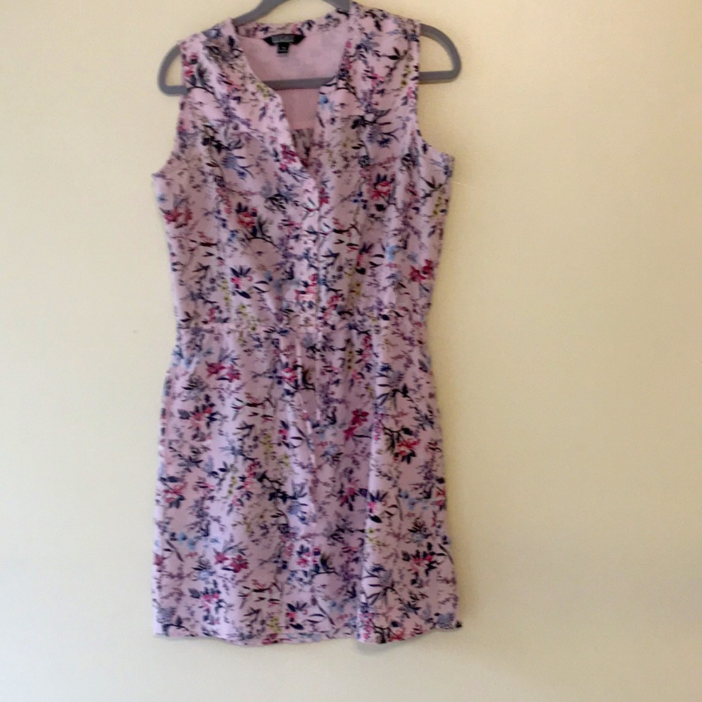Flower dress very pretty with two pockets